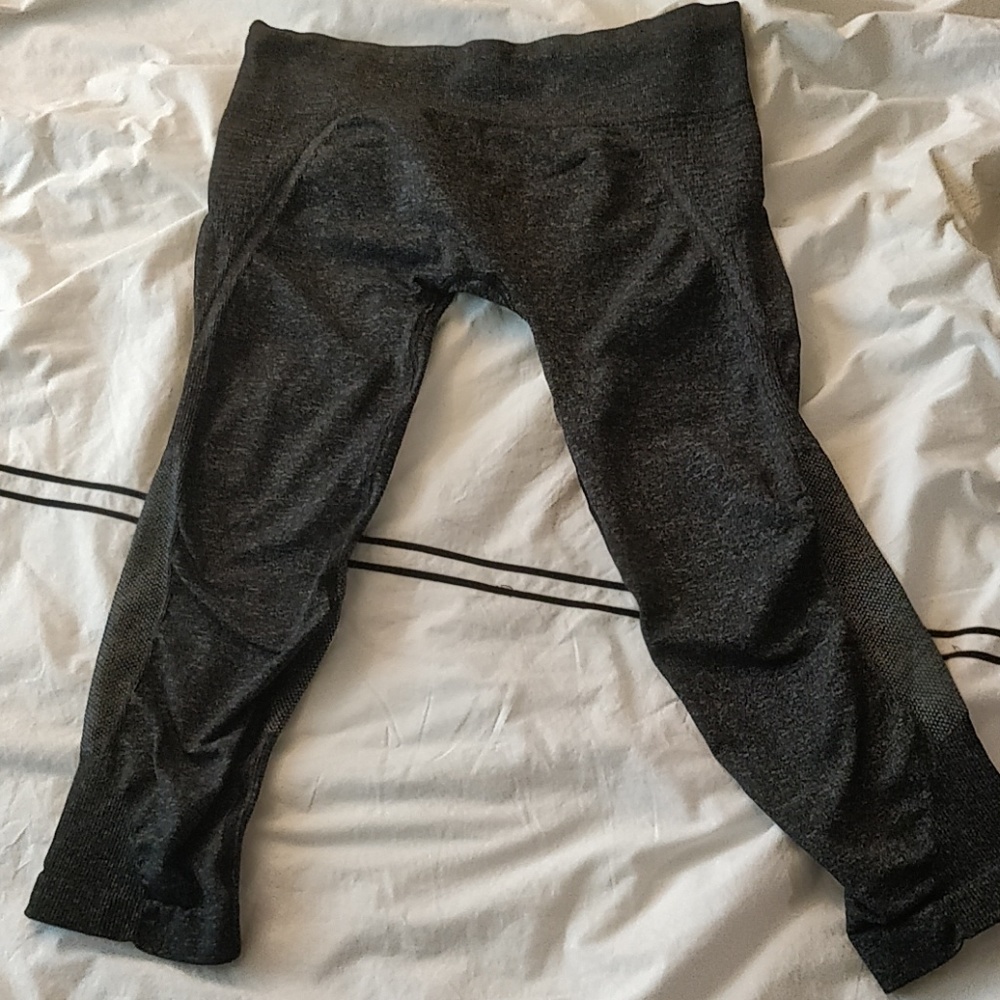 Athleta breakthrough capri tight